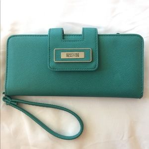Kenneth Cole Reaction Wristlet - Turquoise
